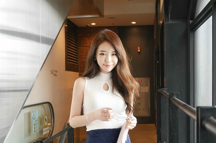 声音温 柔甜美 美女少 妇明着是按 摩实际是勾 引技  师做 爱的